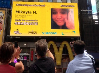 Inaugural #TimesSquareYearbook Recognizes Students With Aerva Pic2Screen