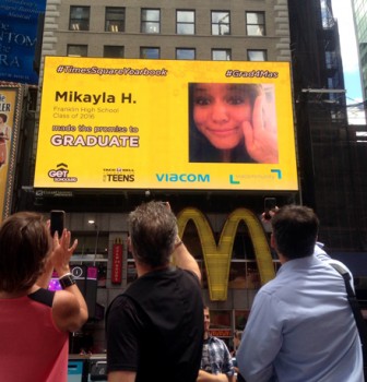 Inaugural #TimesSquareYearbook Recognizes Students With Aerva Pic2Screen